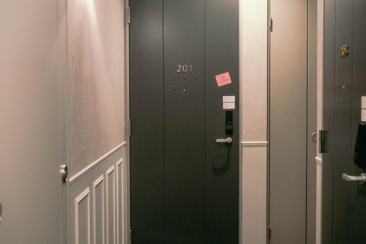 7 Rooms Hotel & Cafe Tōkyō Extérieur photo