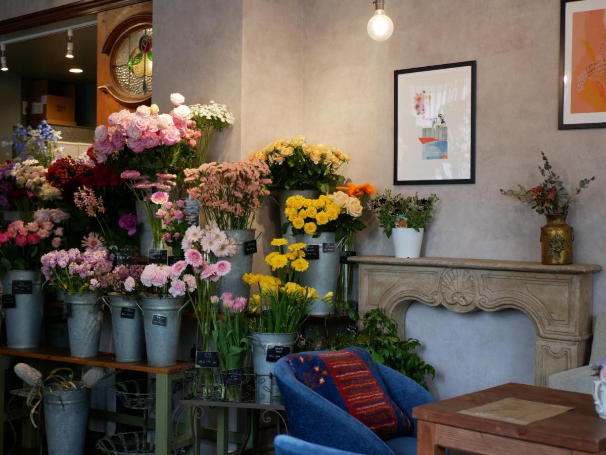 7 Rooms Hotel & Cafe Tōkyō Extérieur photo