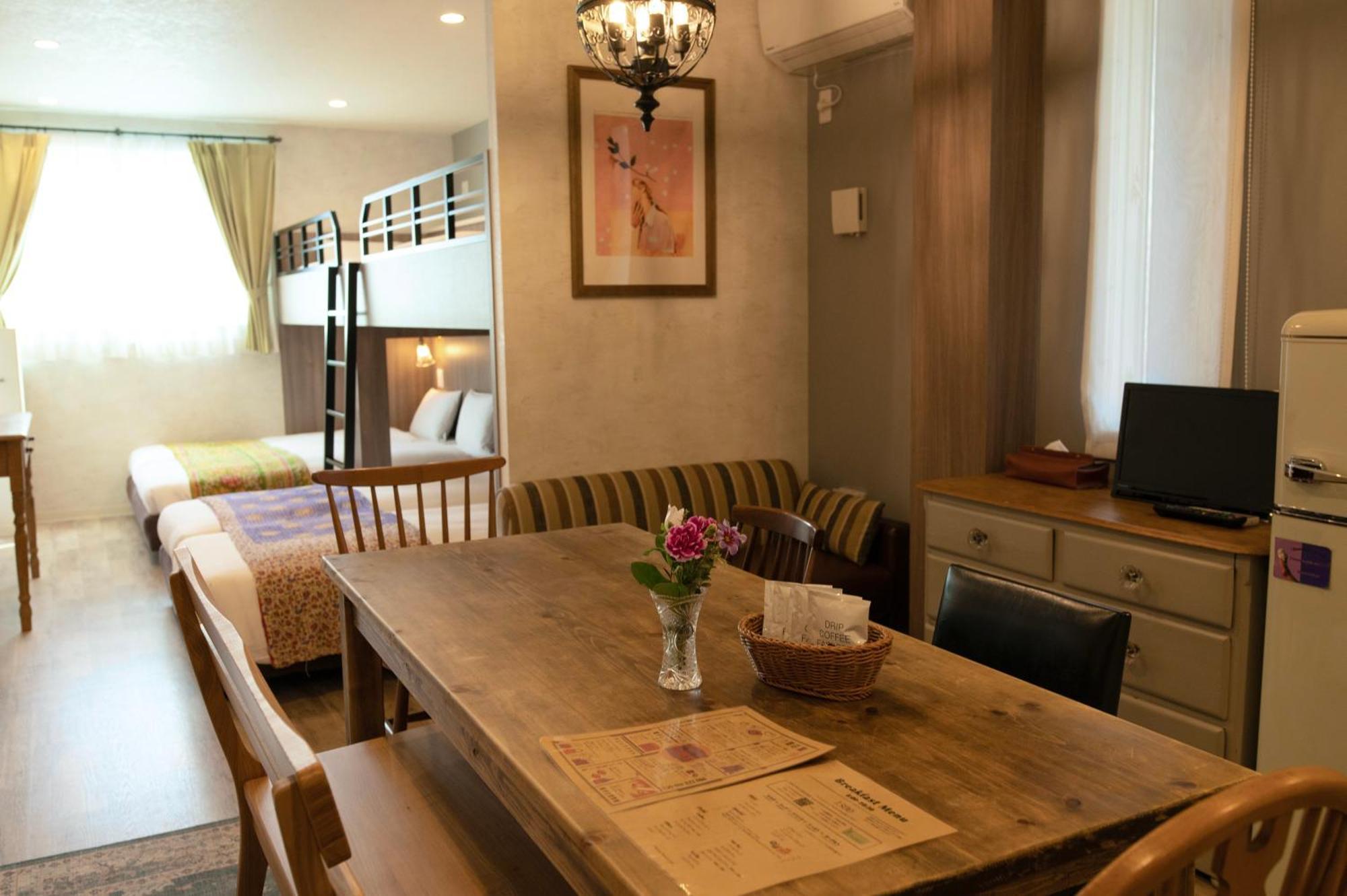 7 Rooms Hotel & Cafe Tōkyō Extérieur photo