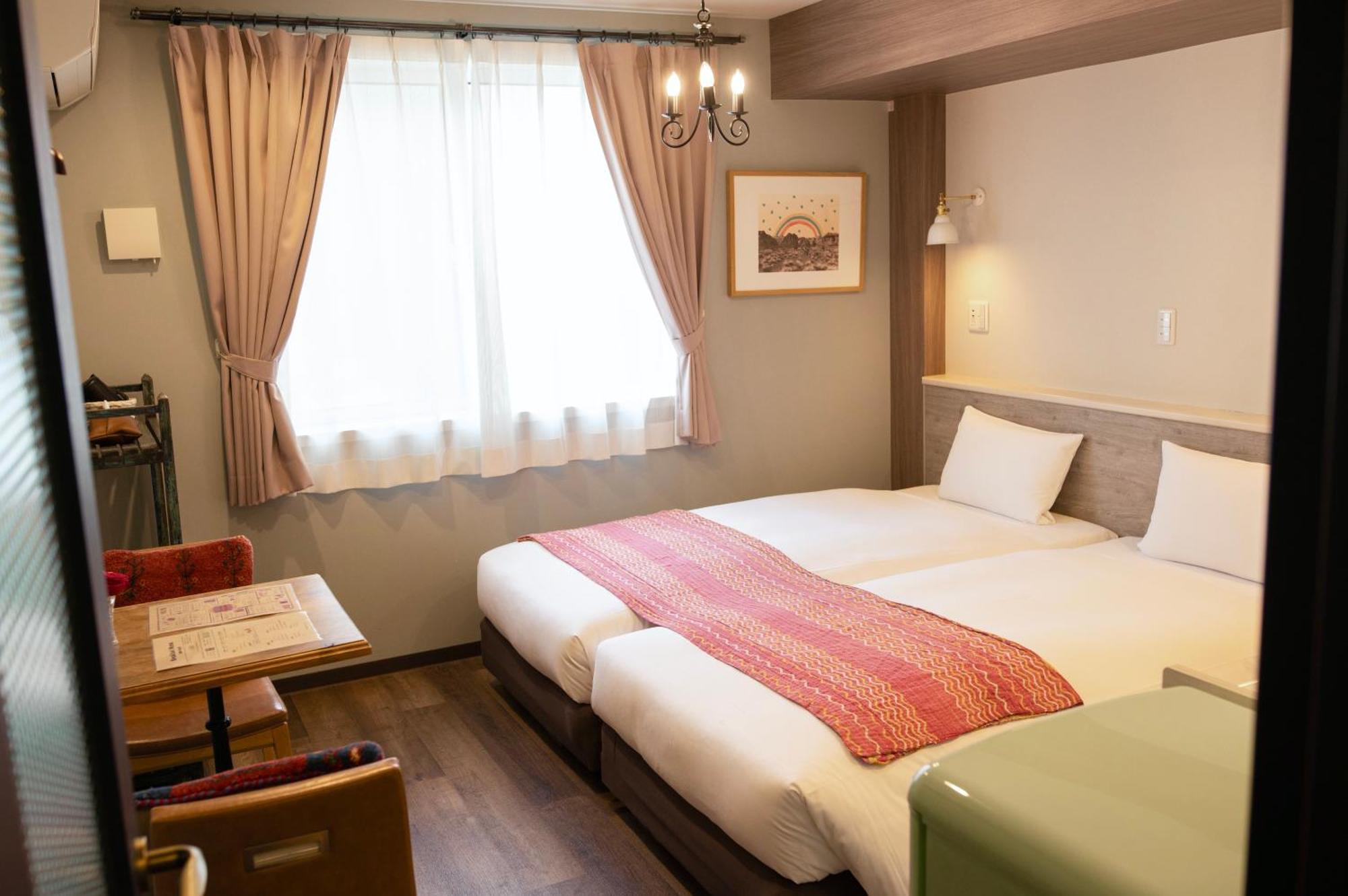 7 Rooms Hotel & Cafe Tōkyō Extérieur photo